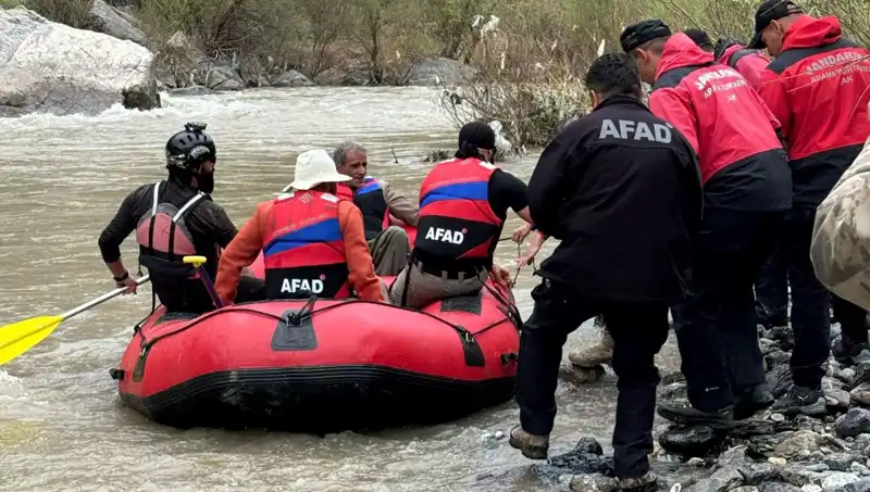 Zap Suyu Kenarında Mahsur Kalan 4 Kişi Kurtarıldı: Dram dolu saatler sonrası sevinç