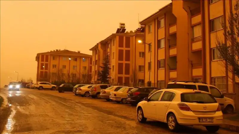 Meteoroloji'den Korkutan Uyarı: Çöl Tozu Sağanak ile Birleşiyor!