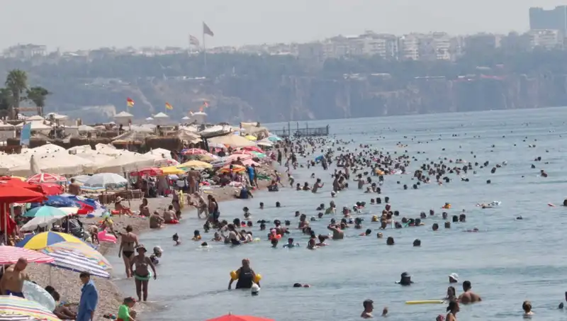 Antalya'nın Deniz Suyu Sıcaklığı 2023 Yaz Sezonunda Rekor Kırıyor