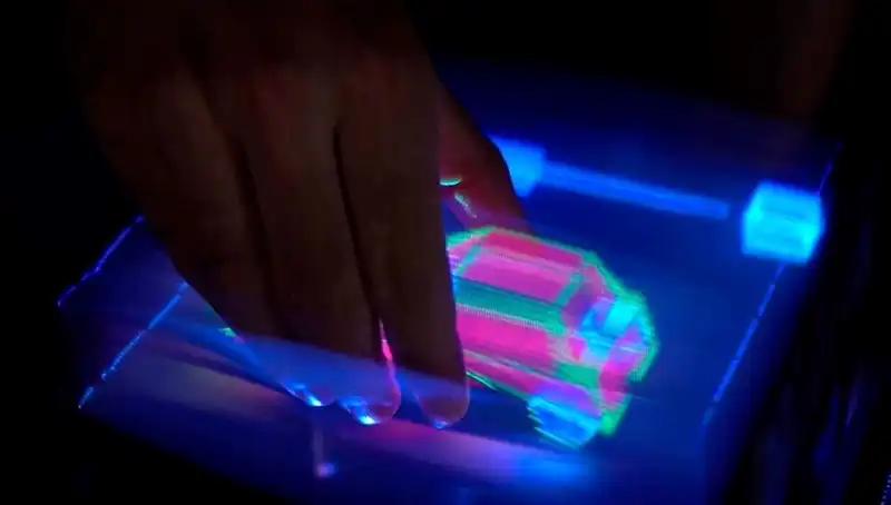 Dünyanın İlk Etkileşimli 3D Hologramı Geliştirildi: Geleceğe Açılan Kapı
