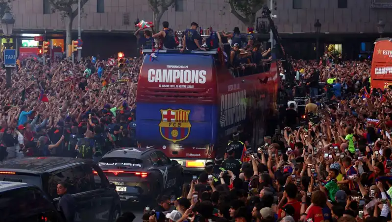 Barcelona Futbol Takımı, Taraftarlarıyla Sıcak Bir Buluşma Gerçekleştirdi