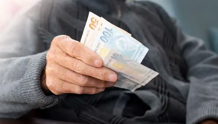 Emekli İkramiyesi 4 Bin TL Oluyor: Genel Kurul'da Tarihi Teklif Geliyor