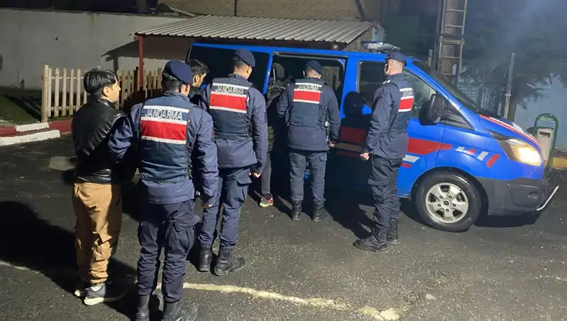 Edirne Sınırında 17 Düzensiz Göçmen Yakalandı: Yeni Gelişmeler Bekleniyor