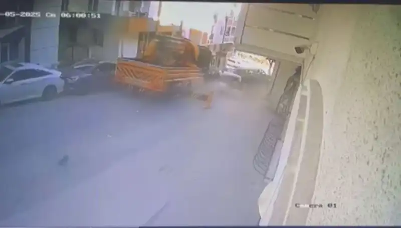 Kontrolden Çıkan Vinç, 23 Aracı Saniyeler İçinde Düzen Peşinde Bıraktı!