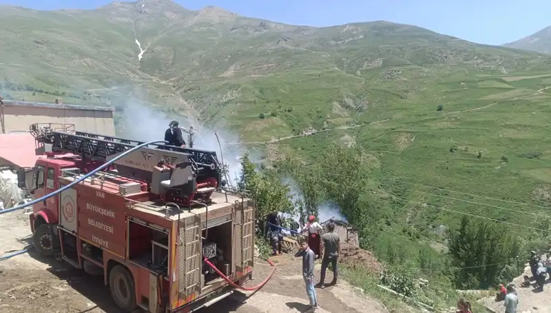 Van'da Üzücü Yangın Haberi: Bir Çocuk Hayatını Kaybetti