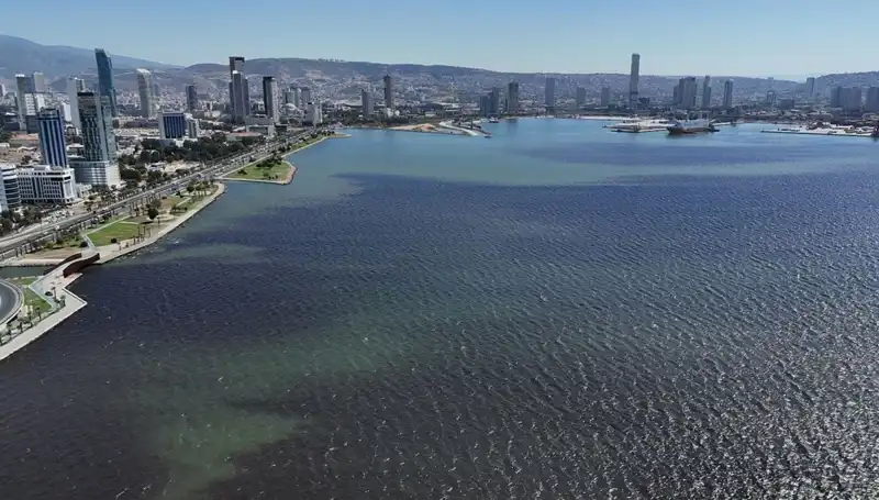 İzmir Körfezi'nde Kötü Koku Hakim: Sebepleri ve Çözüm Önerileri