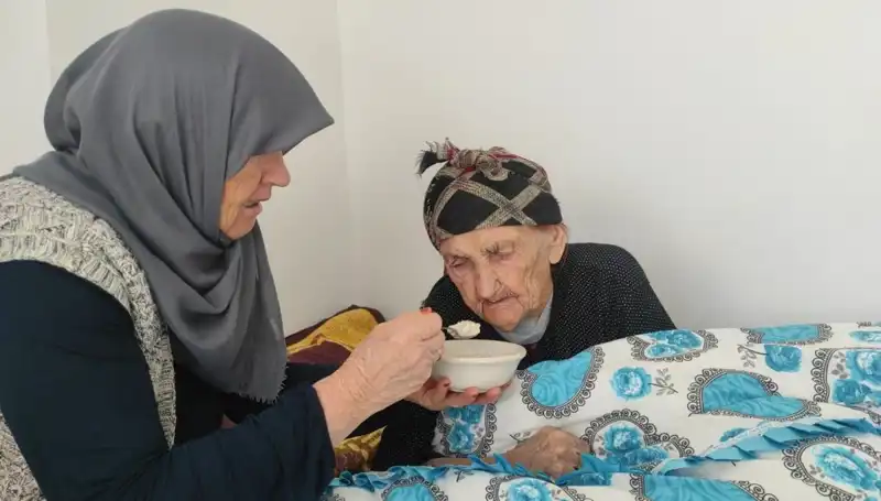102 Yaşındaki Kezik Nine’nin Sırrı: Hiç Doktora Gitmedi, Besin Tercihleri Ne?