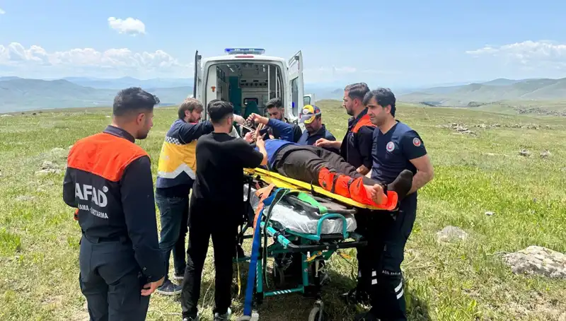 Kayalıkta Düşen Çobana Kurtarma Operasyonu: Ekipler İyi Haber İçin Seferber Oldu