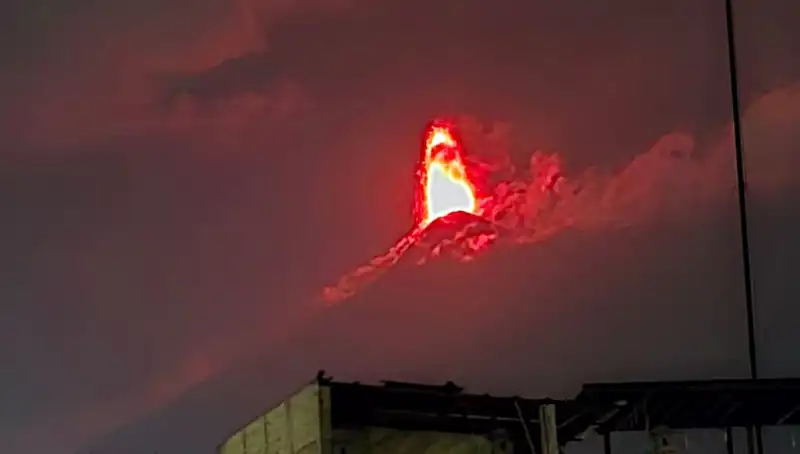 Fuego Yanardağı'ndan Gelen Tehlike: 30 Bin Kişiye Tahliye Kararının Alınması