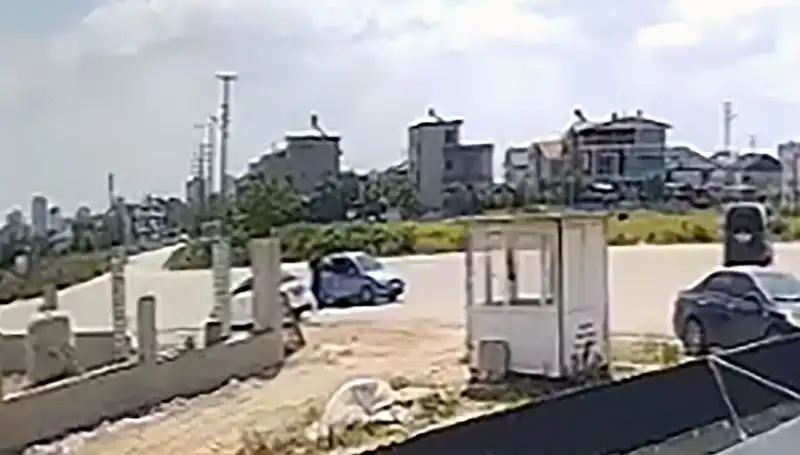 Park Halindeyken Otomobillerden 450 Bin Lira Çalındı: Sıra Dışı Hırsızlık Olayı