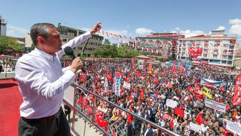 Özgür Özel, Örgütün Silah Bırakma Çağrısını Destekliyor: Türkiye'nin Geleceği İçin Bir Adım