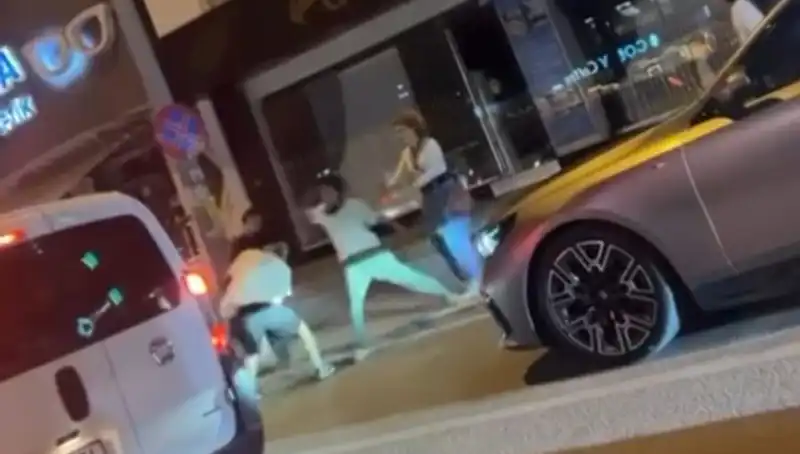 Cadde Boks Ringine Döndü: Adrenalin Dolu Anlar Yaşandı