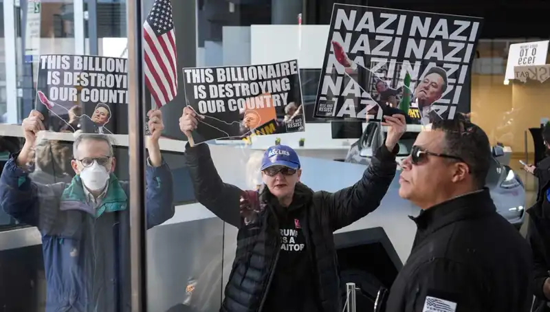 Elon Musk’a Protestolar: SpaceX ve Tesla Önünde Trump Yönetimi Tepkisi