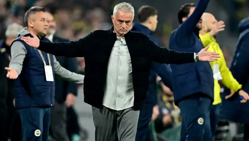 Mourinho'ya Tepkiler Yağmur Gibi: "Artık Geçmişte Kaldı"