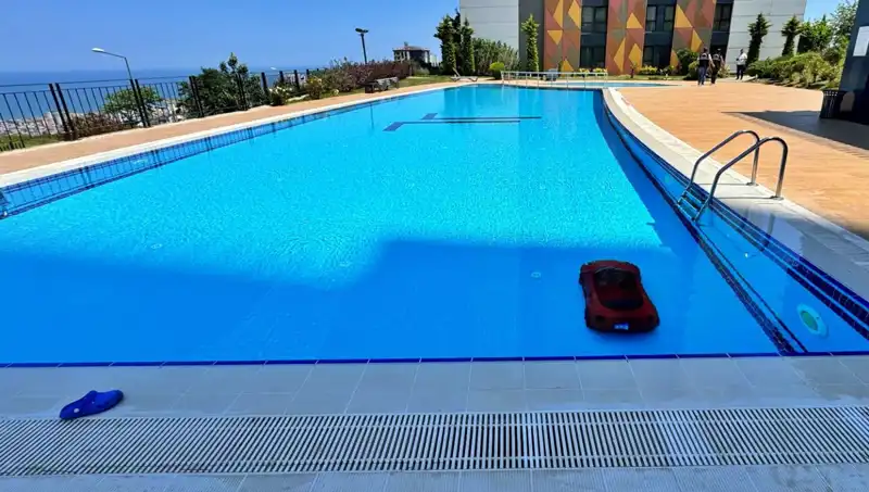 Samsun'da Skandal! 4 Yaşındaki Çocuk Akülü Arabasıyla Havuzda Can Pazarına Dönüştü