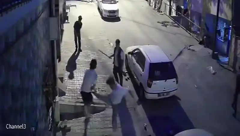 Başakşehir'de Taşlı Sopalı Kavga: İki Gruplar Arasındaki Gerilim Patladı