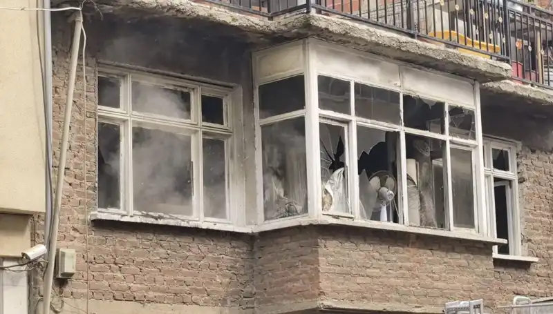 Bursa'da Korkunç Yangın: İki Katlı Ev Küller İçinde Kalıyor