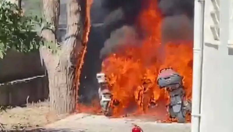 Park Halindeki 6 Motosikletten Korkunç Yangın: Sebebi Henüz Belirsiz