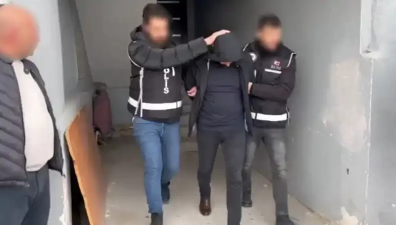 Dört İlde Yürütülen Operasyonda Silah ve El Bombaları Ele Geçirildi