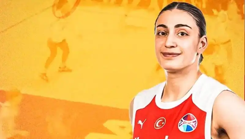 Galatasaray, Üç Yıldızıyla Sözleşme Uzattı: Futbolseverler Ne Düşünüyor?