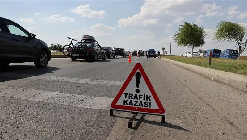 Adana'da Feci Kaza: Kamyon ve Otomobil Çarpıştı, Bir Ölü ve Bir Yaralı