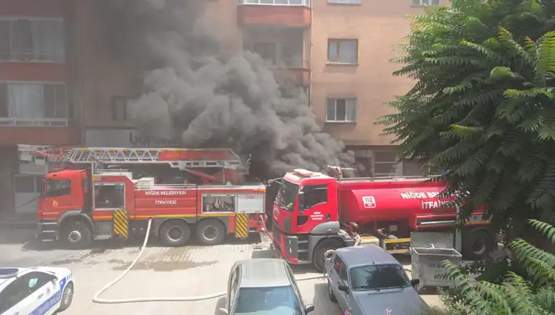 Niğde'de Beyaz Eşya Deposunda Büyük Yangın Paniği!