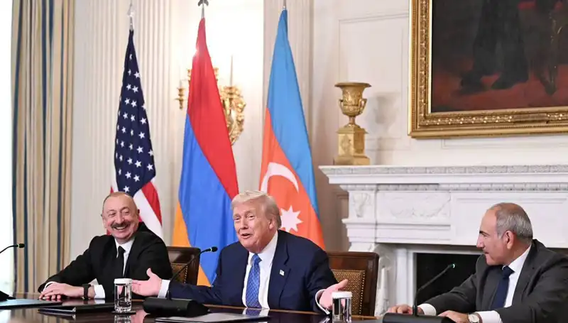 Aliyev'den Ermenistan'a Hızlı Çözüm İçin Anayasa Çağrısı