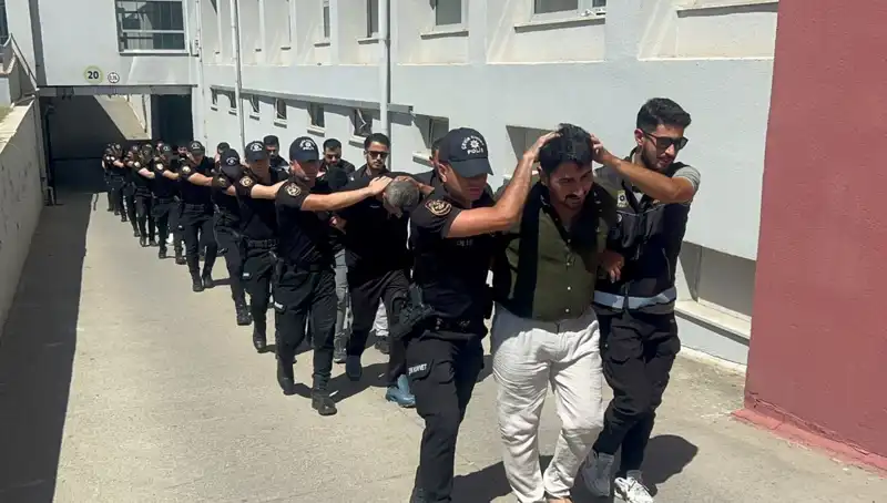 Adana'da 825 Kilo Eroin Ele Geçirildi: Uyuşturucu Operasyonunda 16 Tutuklama