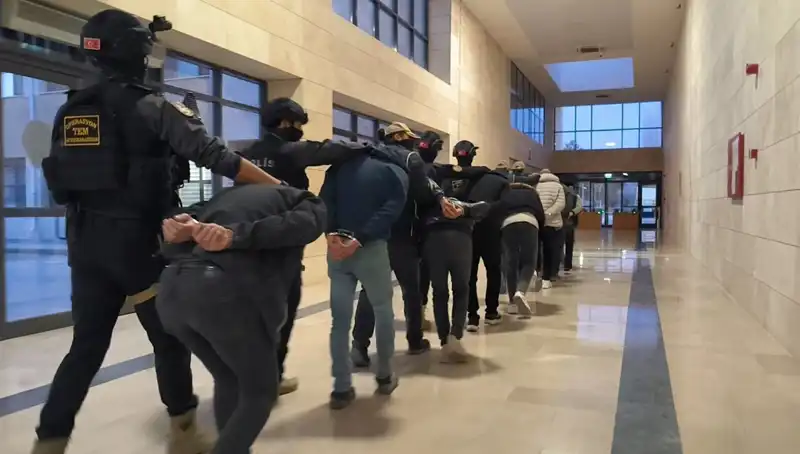 Türkiye'nin dört bir yanında dev DAEŞ operasyonu: 298 şüpheli yakalandı!