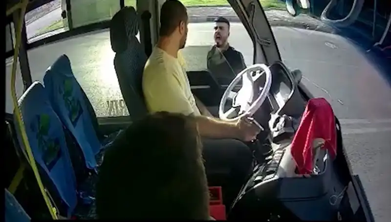 Antalya'da Otobüs Şoförünü Bıçaklayan Zanlı Yakalandı, Şok Detaylar Ortaya Çıktı