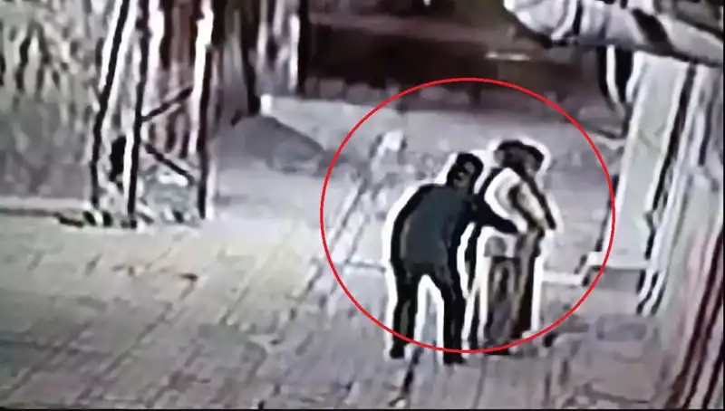 Pazarcı ve Simitçi Kılığındaki Polisler, Kapkaççılara Geçit Vermedi!