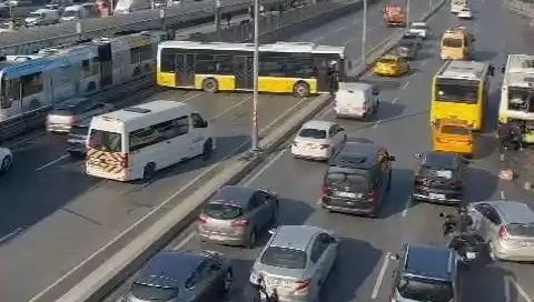 İETT Otobüsünün Yol Açtığı Kazada Trafik Felci: Detaylar Ortaya Çıktı