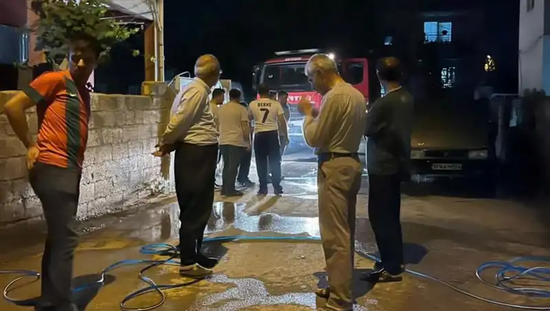 Park Halindeki Araçta Çıkan Yangın, Panik Anlarına Neden Oldu!