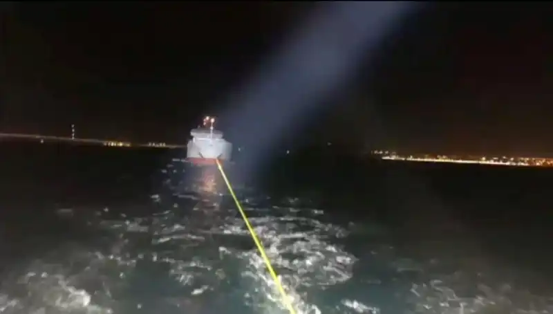 Çanakkale Boğazı'nda Gemide Arıza: Kral Gemisi Fırtınada Sıkıştı!