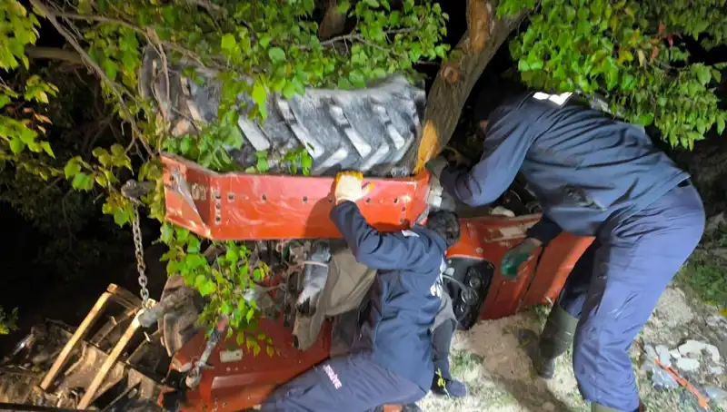 Kontrolden Çıkan Traktörün Devrilmesi Korkunç Bir Kazaya Yol Açtı