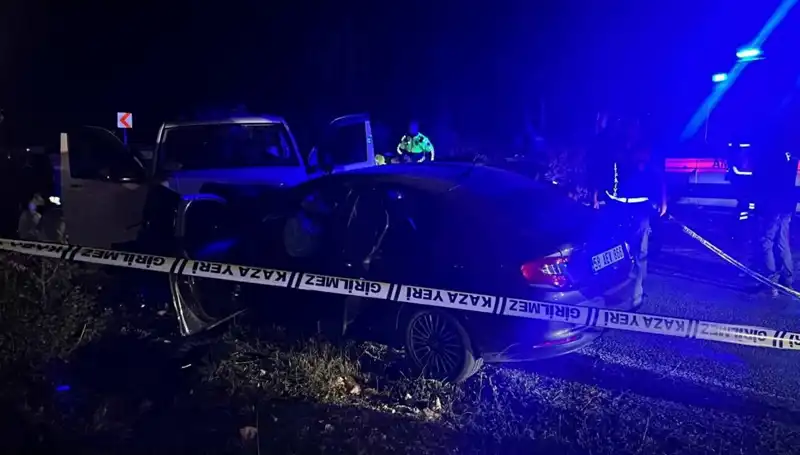 Ters Yöne Giden Minibüs Kaza Yaptı: 1 Kişi Hayatını Kaybetti, 8 Yaralı