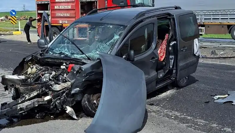 Ankara Yolunda Korkunç Kaza: Üç Kişi Yaralandı, Detaylar Şok Edici!