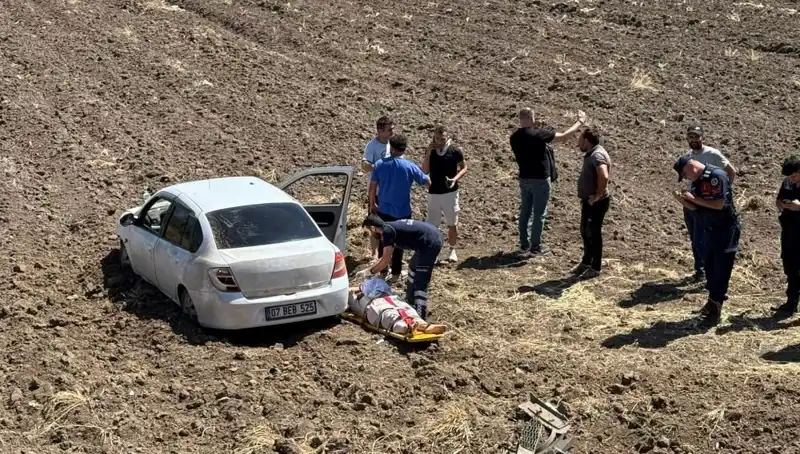 Otomobil Tarlaya Uçtu: Osmaniye'de Üç Kişi Yaralandı