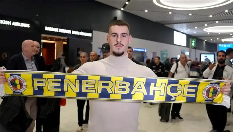Fenerbahçe, Genç Yıldız Mimovic’in Lisansını Çıkardı: Futbolseverleri Heyecanlandıran Gelişme