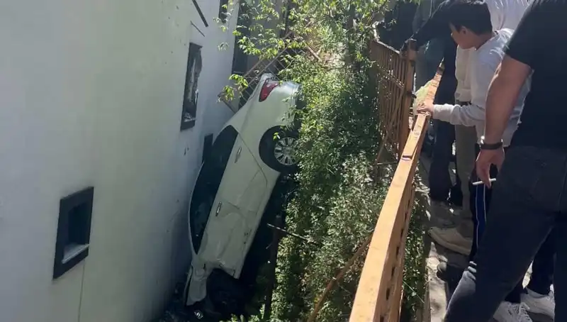 Kağıthane'de Dehşet Anları: Tırmetrelerce Sürüklenen Araçların Videosu Sosyal Medyada Yayılmaya Başladı!