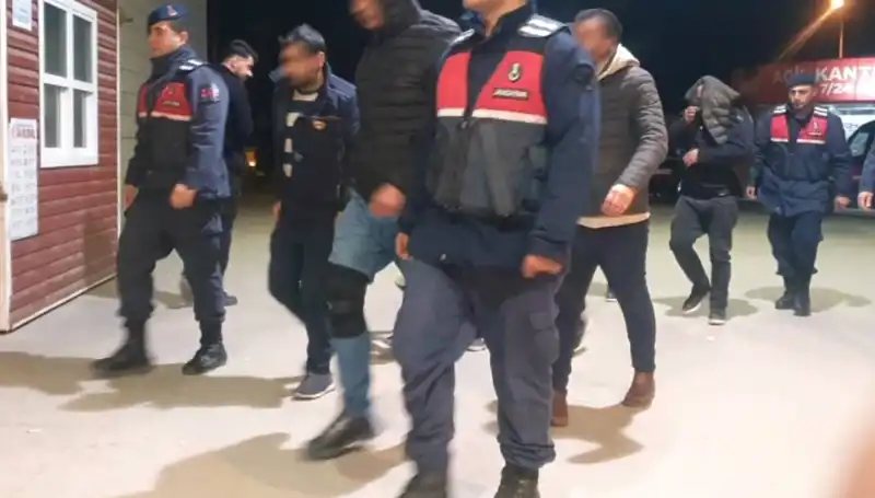 Bağ Evinde Yıldırım Hızıyla Uyuşturucu Partisine Baskın Yapıldı