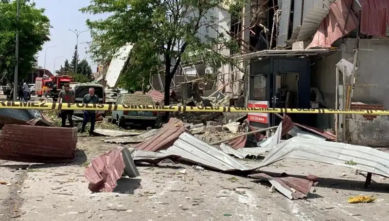 Gaziantep'teki Fabrika Patlamasında Yaralıların Sayısı Artıyor