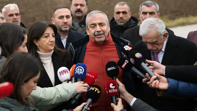 İmralı’dan PKK’ya Yeni Çağrı: Öcalan’ın Şartları Ne İşaret Ediyor?