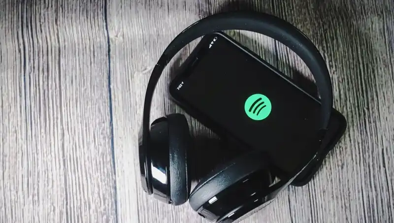 Yapay Zeka Tehlikesi: Spotify, Ölü Sanatçılardan Yeni Şarkılar Yayınlamaya Başladı!