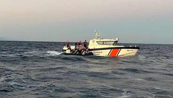 Ayvacık Açıklarında Dram: 17 Göçmen Kurtarıldı, Yeni Bir Umut