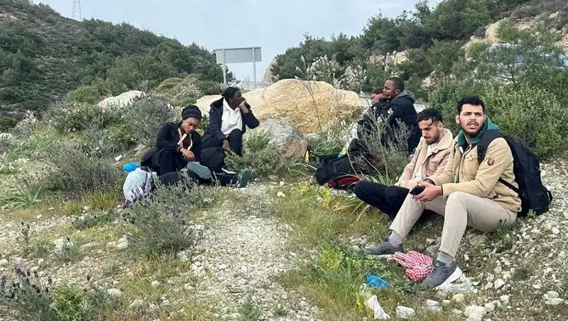 Düzensiz Göçmen Operasyonları: İki İlde 20 Göçmen Yakalandı
