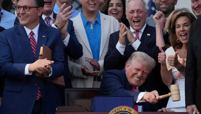 Trump, "Büyük, Güzel Yasa Tasarısı"nı İmzalayarak Amerikan Politikalarında Çığır Açtı