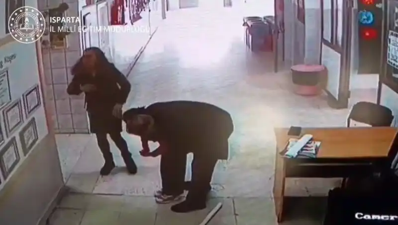 Bir Öğretmenin Kahramanlığı: Heimlich Manevrası ile Kurtarılan Öğrenci