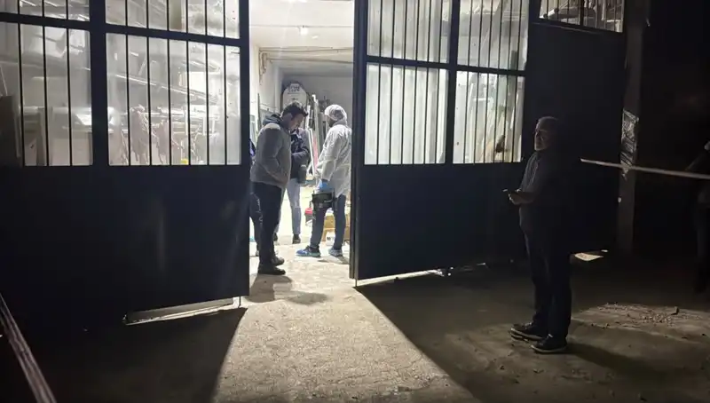 İş Yerinde Korkunç Cinayet: Öldürdükten Sonra Battaniye İle Üstünü Örtmüşler!