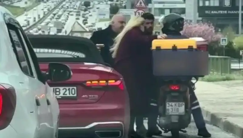 D-100'deki Korkunç Olay: Motokurye ile Tartışan Adam Silah Çekti